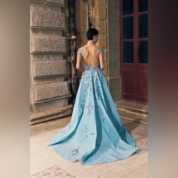 TONY WARD RTW SAMPLE SALE!! SS 2023 #30 Light Cobalt blue beaded gown - Picture 6 of 8